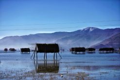 Explore Napa Lake in horse riding in dali yunnan tour