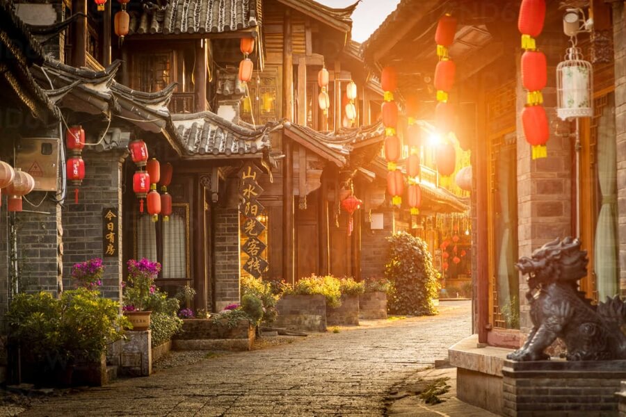 Lijiang Old Town in horse riding tour in china