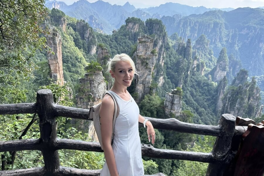 Morning visit of customer in tianmen mountain