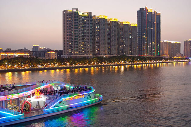 Pearl River night cruise in Guangzhou