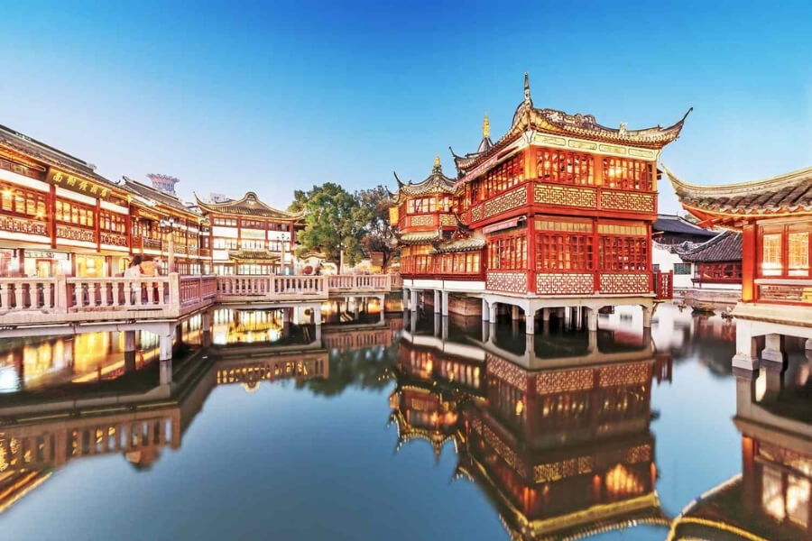 immerse in Yuyuan Market with China Local Tour