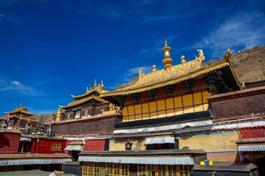 traveler of China Local Tours visit Shigatse - Tashilhunpo Monastery
