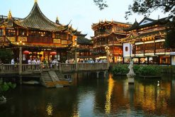 travelers of China Local Tour visit Yu Garden