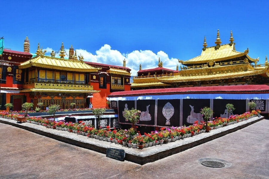 visit Jokhang Temple in China tours