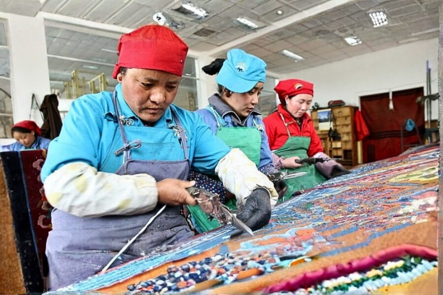 visit Lhasa Carpet Factory from China tour package